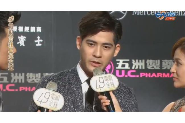 星光壓軸／影帝仔仔灰西裝吸睛走紅毯