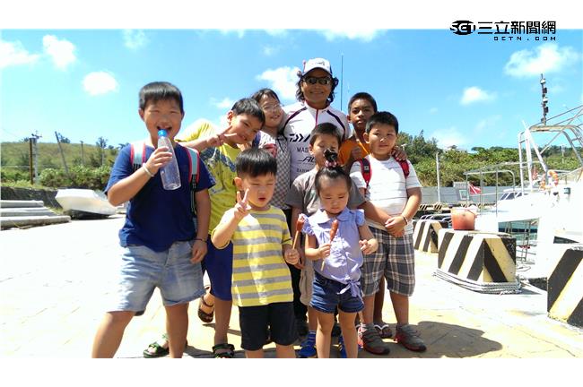愛釣魚小孩不會變壞！沈文程成孩子王