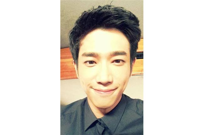 劉以豪幫女友挑鞋　爆理想型是...