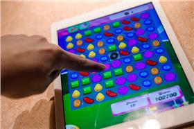 低頭族 來源:m01229 flickr cc