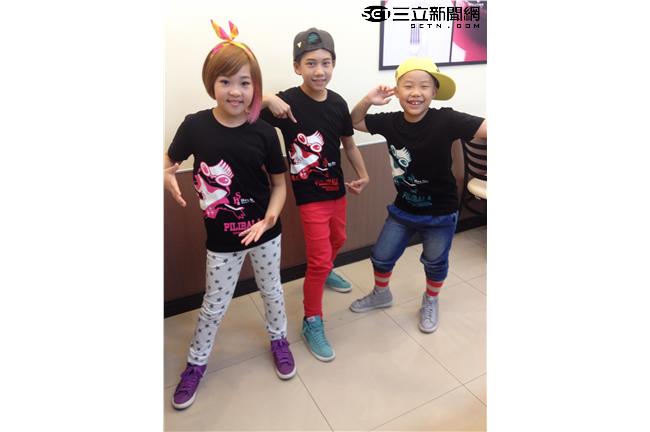 超萌團體高人氣！做義賣展超齡愛心