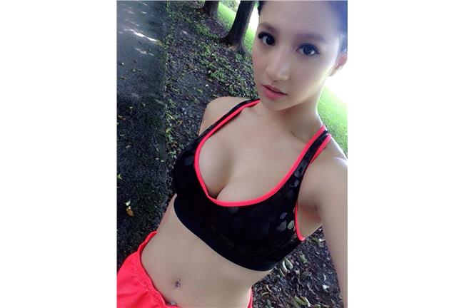 林采緹死會了？爆勾男曖昧共飲換口水