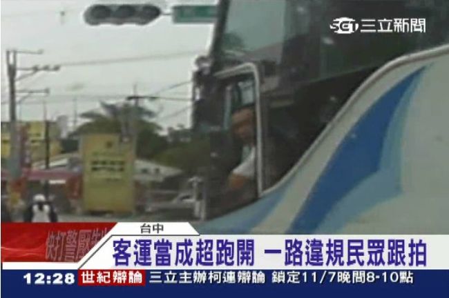 逆向超車飆髒話！客運蠻橫貌全遭拍