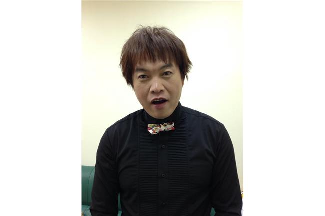 康康當導演遭霸凌！劇組竟不給早餐吃