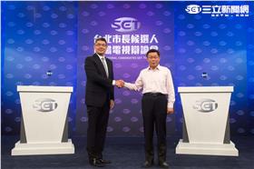 連柯辯論會前握手