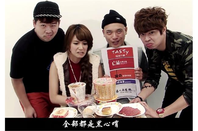 小雞嗶嗶變《黑心油油》正妹邊吐邊唱