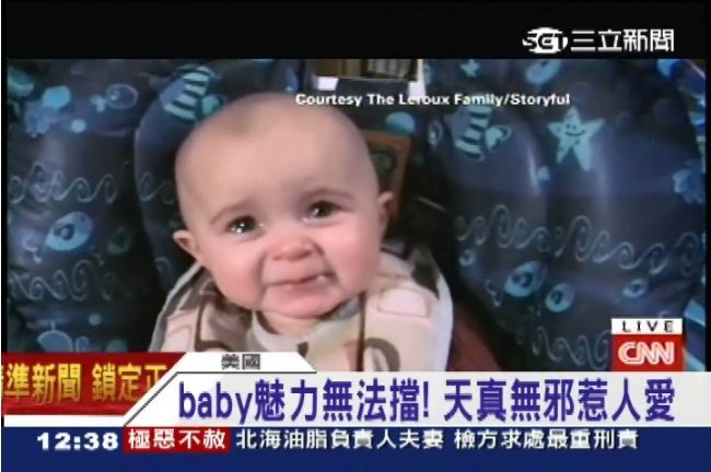 小娃兒隨音樂卡片熱舞　可愛指數爆表