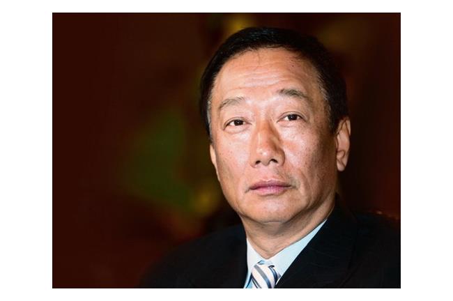 郭董現身勇消靈堂　每人捐百萬撫慰金