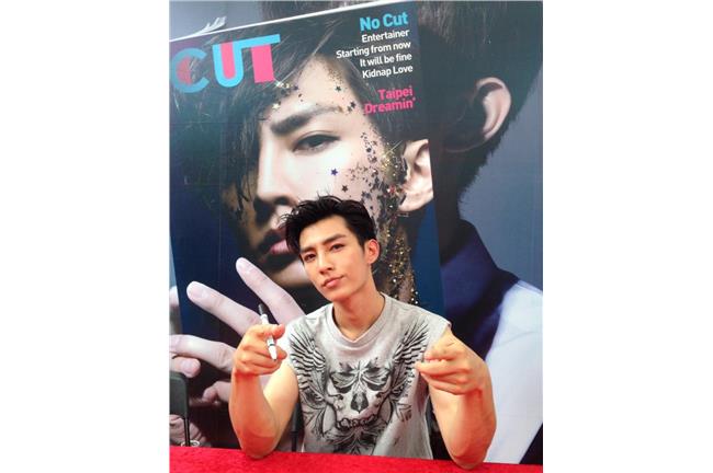 男神生日快樂！炎亞綸出道十年磨一劍