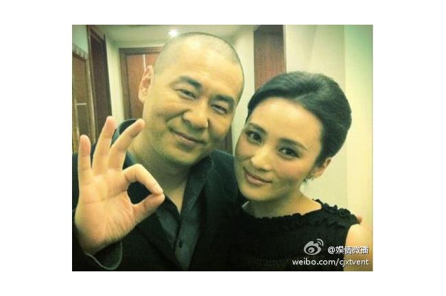 陳建斌走紅毯　蔣勤勤中空禮服洩美乳