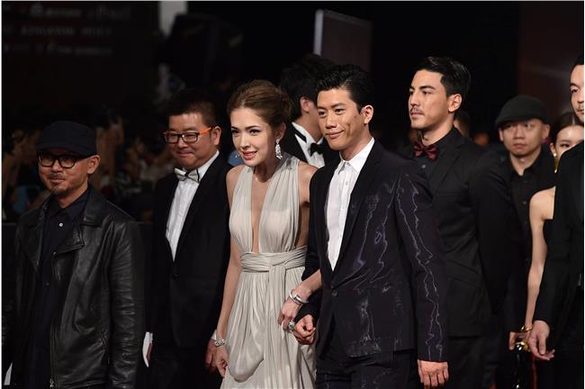 星光大道／許瑋甯深V禮服露白皙雙峰