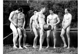 華威大學的划船隊裸體月曆（Warwick Rowing's Men's Naked Calendar-Facebook）