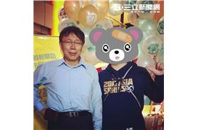 柯文哲如人形立牌（王怡翔）