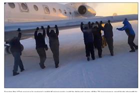 推飛機_取自西伯利亞時報