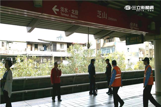 捷運淡水線列車故障　900人遭疏散