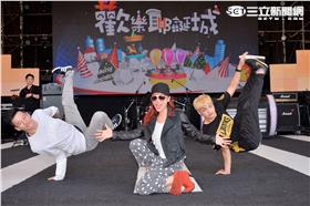 「新北歡樂耶誕城」之「全民情歌演唱會」丁噹