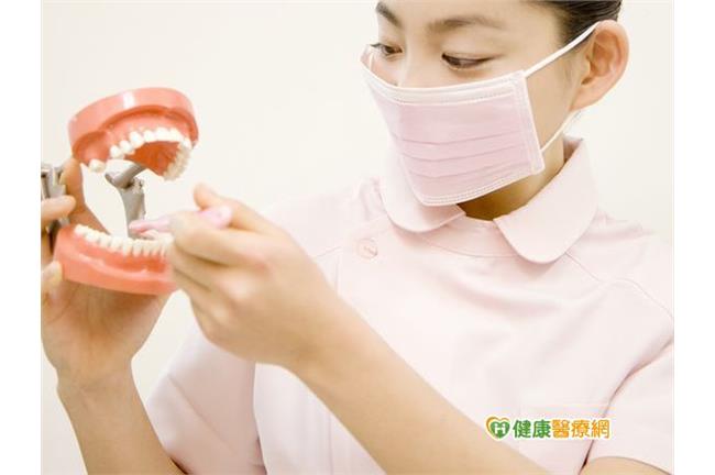 牙周病症狀是什麼、如何預防及治療？