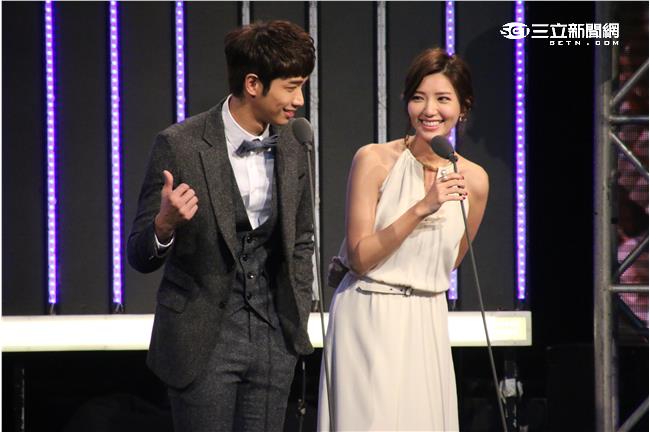 噴水池濕吻發威！劉以豪郭雪芙啾到獎