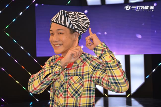 MC40玩交換禮物竟送朋友釘書針！