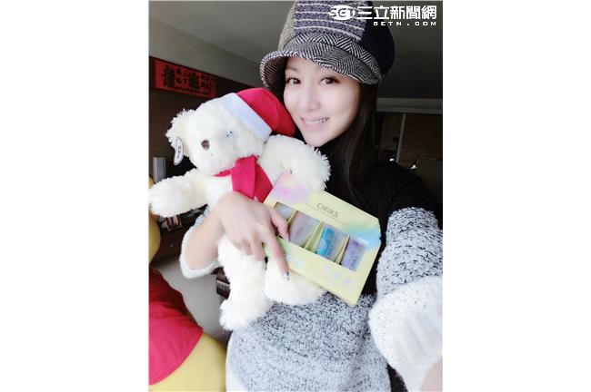 曾莞婷苦吞全餐　朋友竟送射鵰英雄傳