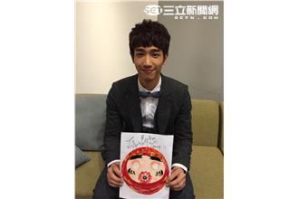 劉以豪聖誕交換禮物難忘性感女警裝？