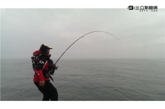 沈文程激戰東港夢幻魚　造成當地轟動