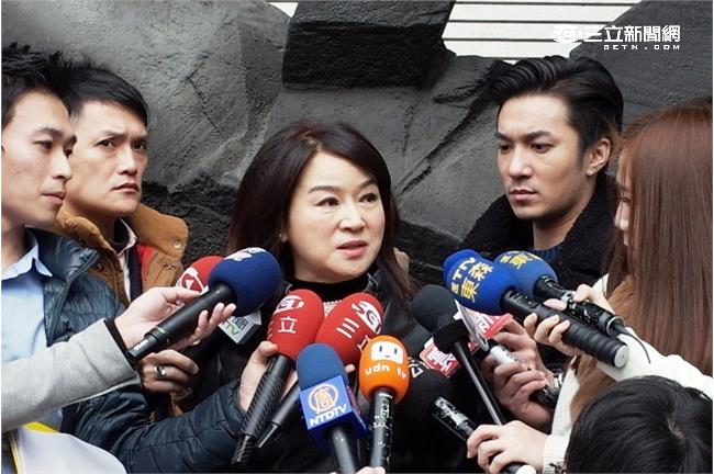 周玉蔻再爆！魏家赴陸專機疑載有帳冊