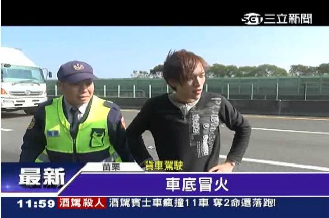 國道驚傳火燒貨車！2人奪門驚險逃出