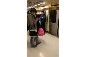 柯文哲搭捷運／臉書-非洲魔術醫生 - 黃大胖