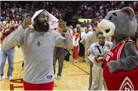 右為Clutch（圖／美聯社／達志影像）