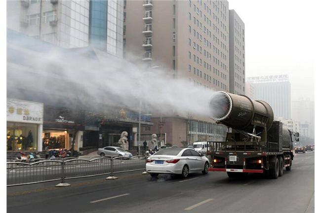 央視：這是我們的防霾神器：霧炮車！