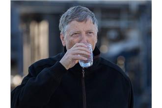 比爾蓋茲這杯水　在5分鐘前是...