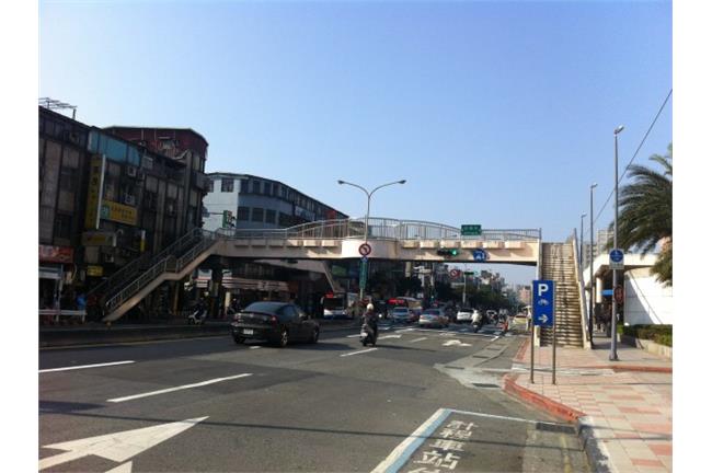 繼忠孝西公車道後　柯P再拆人行陸橋