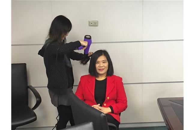 吳宜臻登記苗栗立委補選　許信良陪同
