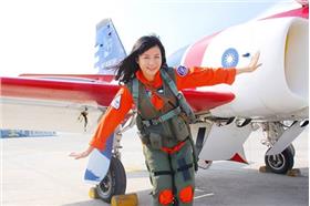 國軍形象月曆２（翻攝自國防部發言人臉書）