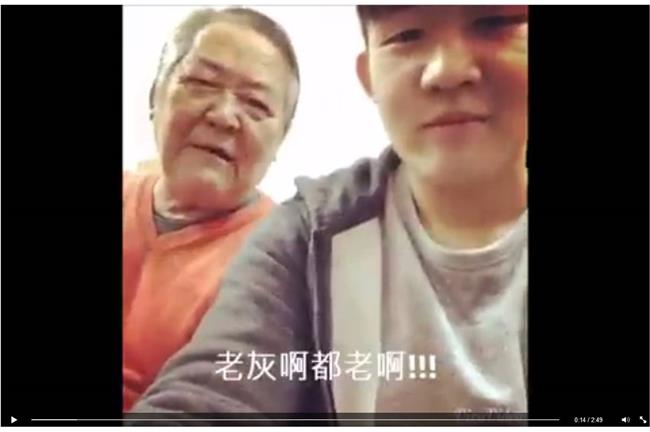 逗趣！阿公不受控唱未煞　孫面露無奈