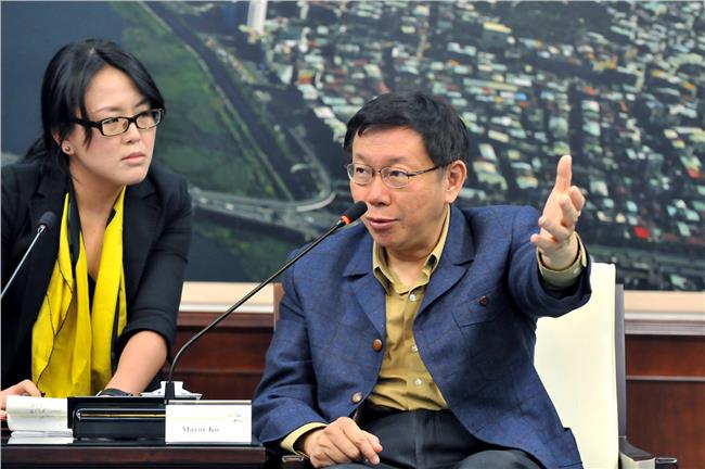 柯文哲LINE新政　公務員大喊吃不消