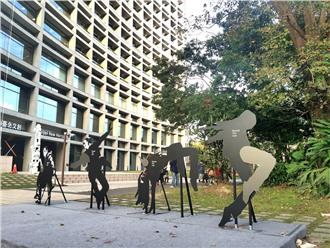 松菸建築透光設計　如廁過程看光光