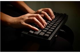 鍵盤 打字（圖／翻攝自Flickr,Adikos）