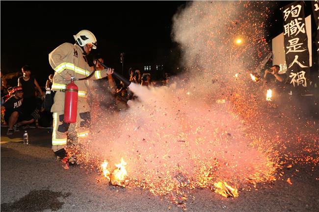 別讓弟兄白白犧牲！消防員怒吼提訴求