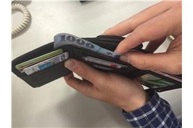 薪水,荷包示意圖／廖貞嵐攝