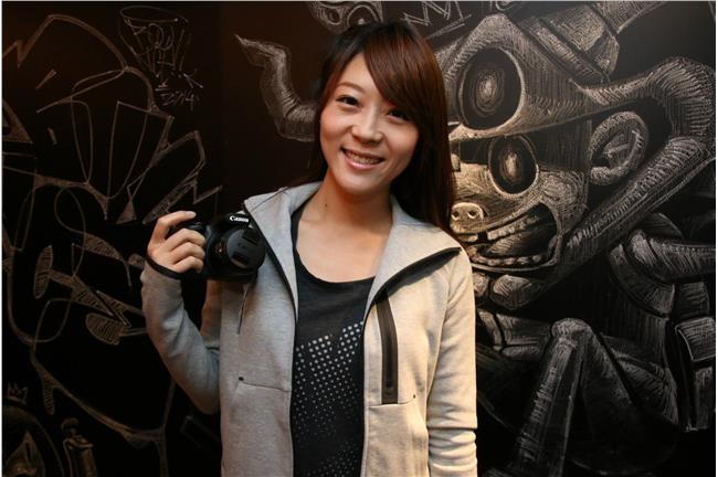徐裴翊要送你「CanonSX60」