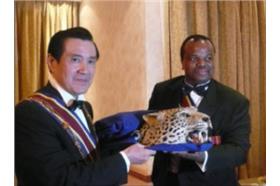 史瓦濟蘭國王贈馬英九豹頭_資料照