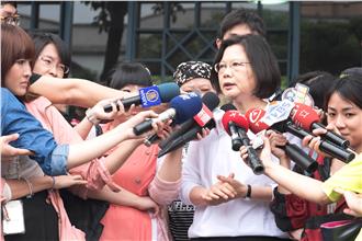 總統初選提早遭質疑　蔡英文道歉連連