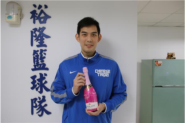 裕隆呂政儒要送「粉紅香檳」給粉絲！