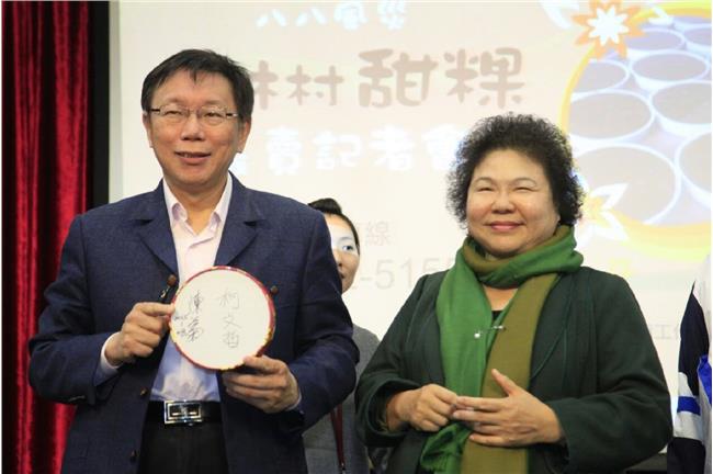 重感冒仍為小林村奔波　柯讚花媽有心