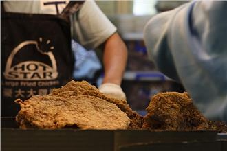 上游降價豪大雞排仍漲　明起每份70