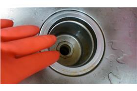 大掃除：水管、抽風機、冷氣機　圖／游雅嵐攝影