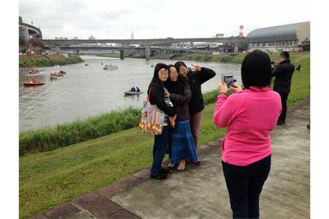 墜機地拍照還比YA　民眾挨轟冷血