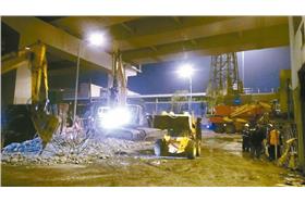 大型吊車,(台北市消防局提供)